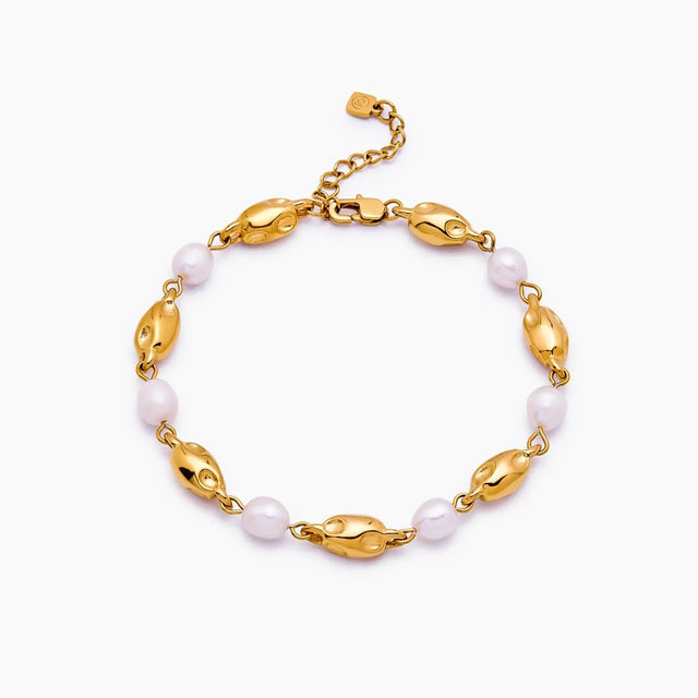 Freshwater Pearl Bracelet with Gold Details
